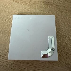 Jaclyn Face it all brightening pressed powder  brightening light